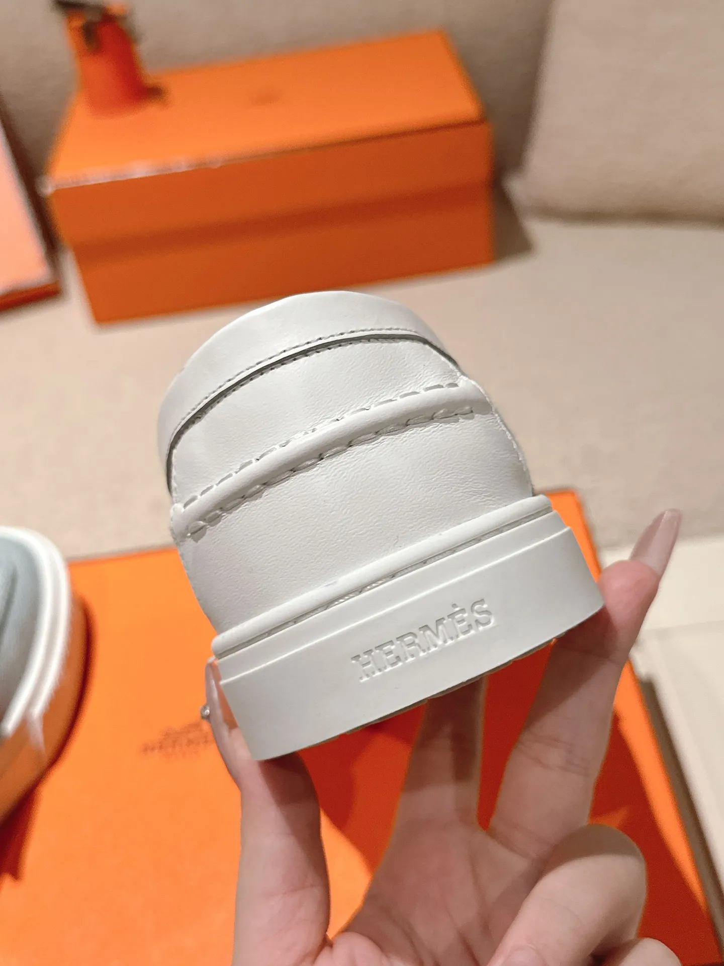 Men's men's shoes P620! Hermes# Thick Sole Couple Loafers These lace-up free sneakers in calfskin and washed denim feature signature "H" details. The design is simple and smooth, creating a fashionable urban look. It is comfortable and versatile. H family classics are not outdated, and the delivery counter is beautifully packaged🛍📦 Fabric: Original customized washed denim/first-layer cowhide Lining: Imported soft sheepskin Sole: Original open-molded anti-slip TPU material Size: 35-45
